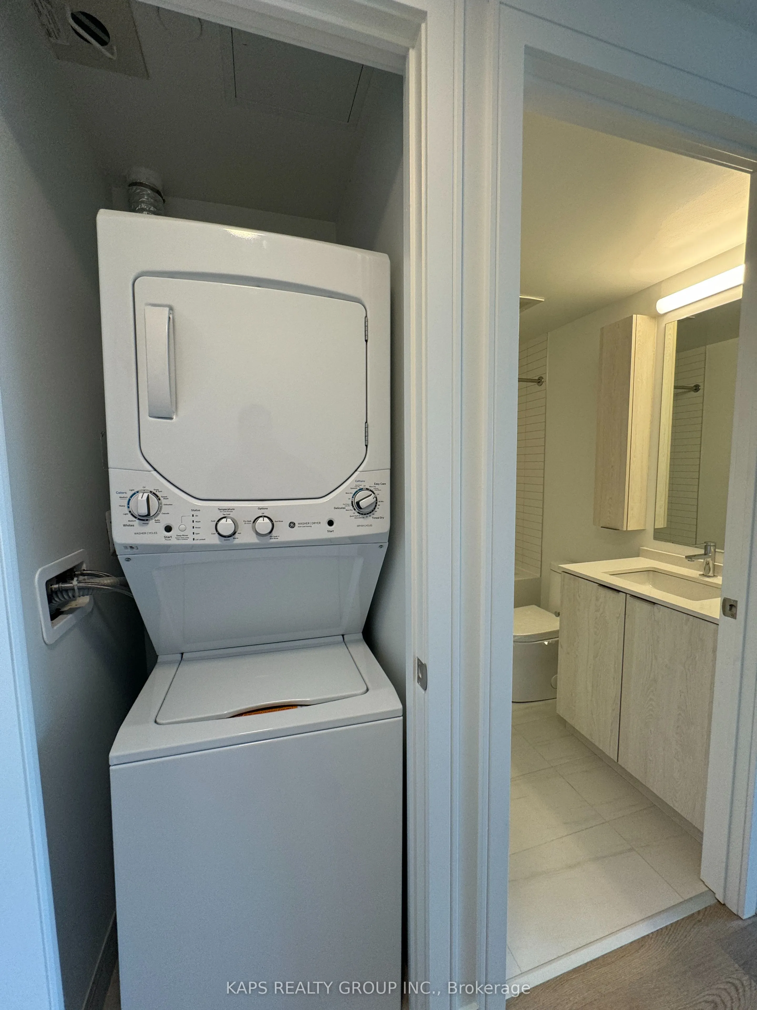 86 DUNDAS Street, #1018