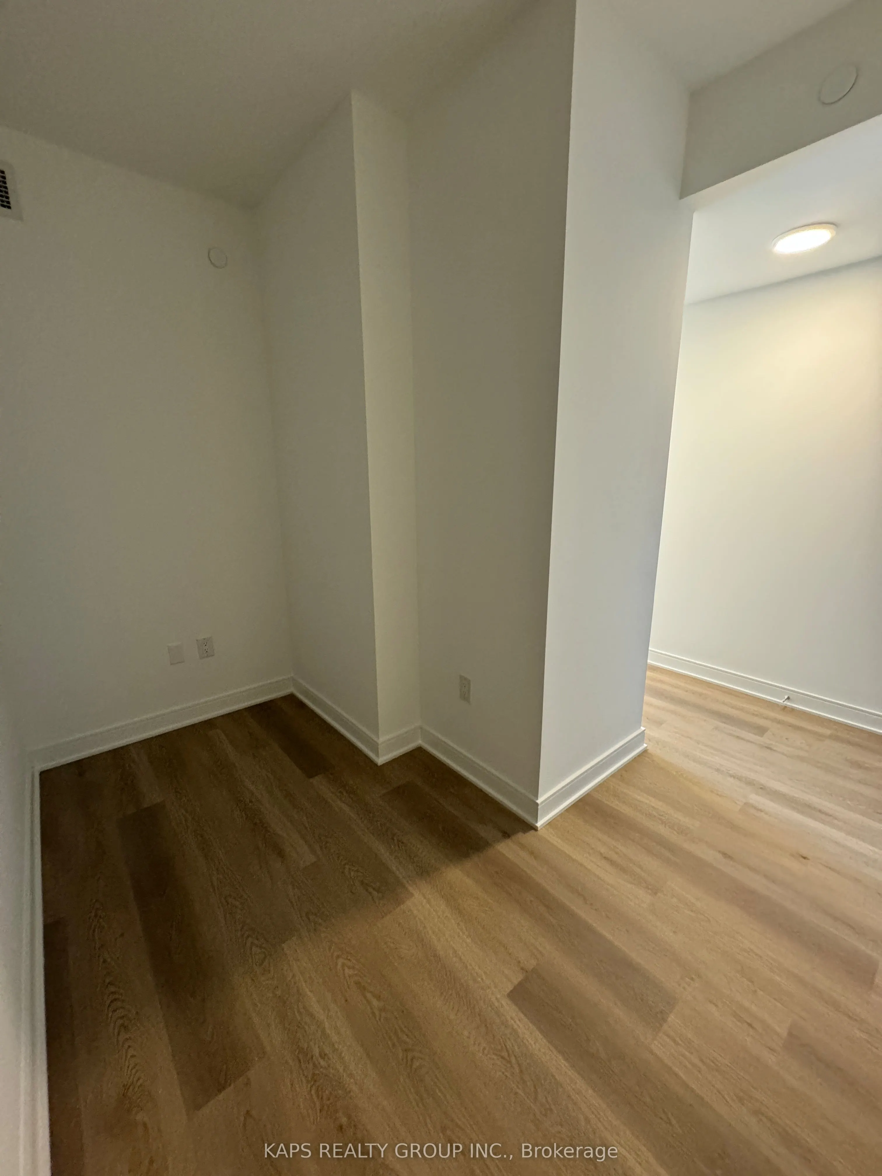 86 DUNDAS Street, #1018