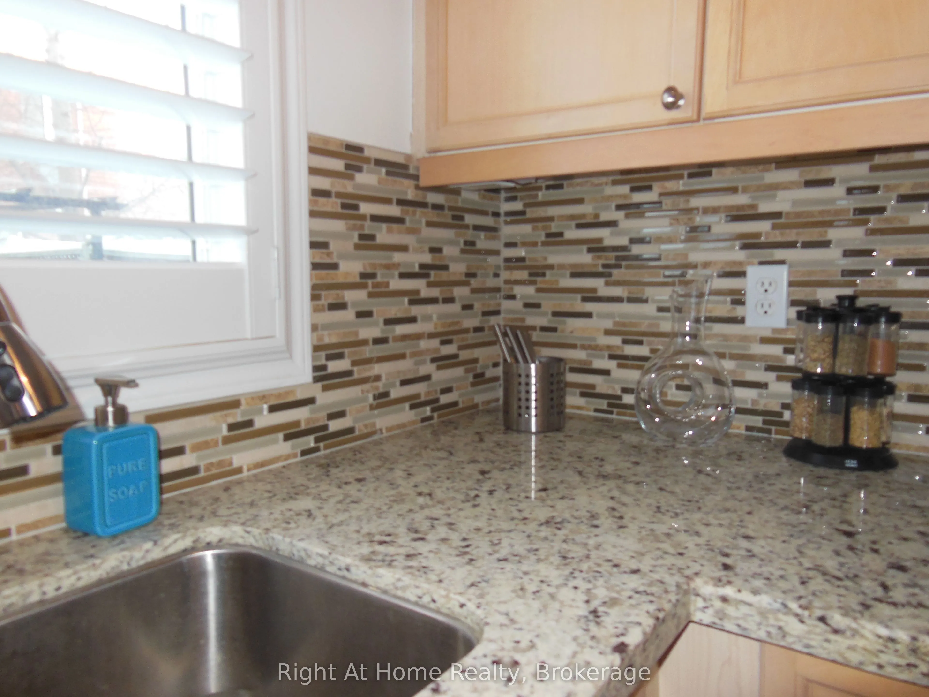 411 CEDAR HEDGE Road