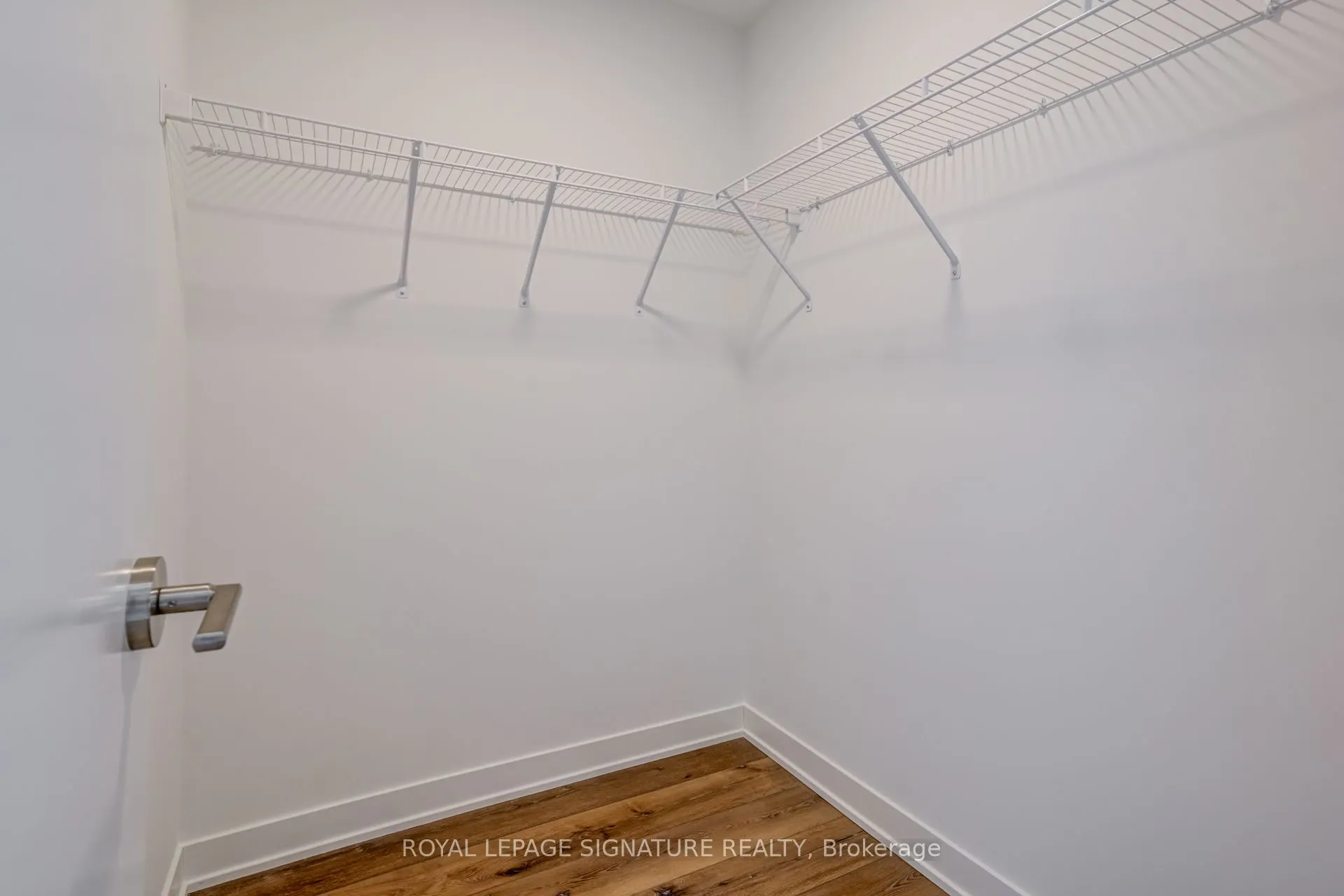 395 Dundas Street W, #631