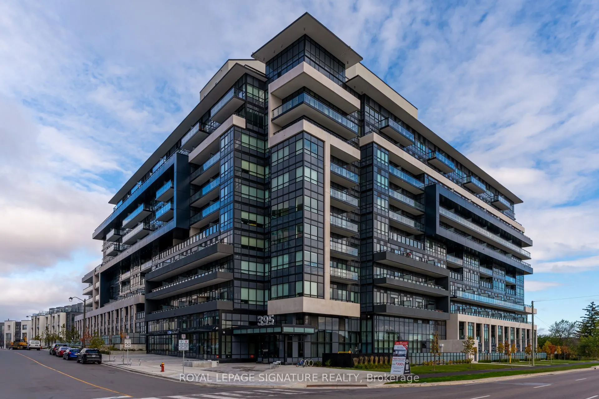 395 Dundas Street W, #631