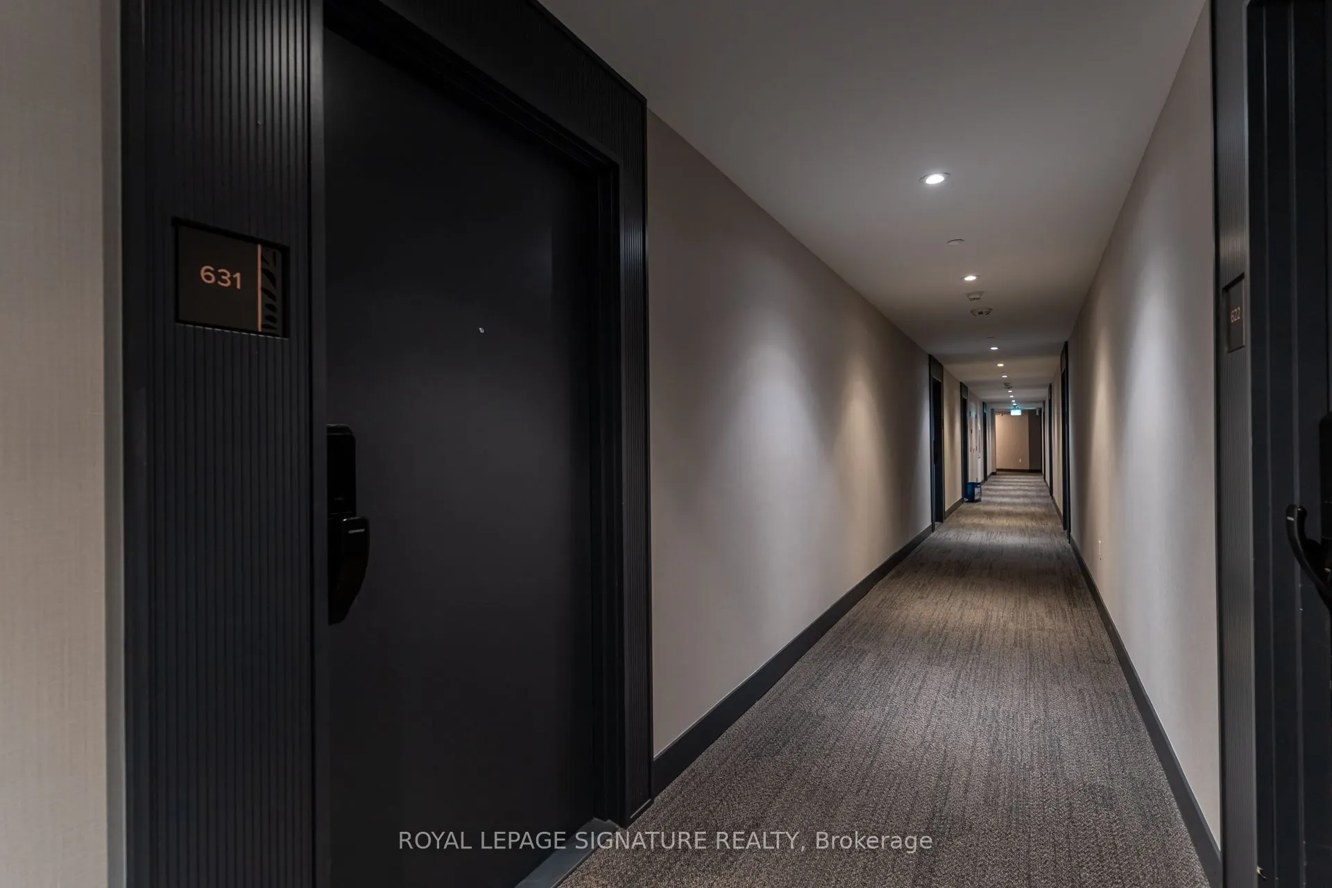 395 Dundas Street W, #631