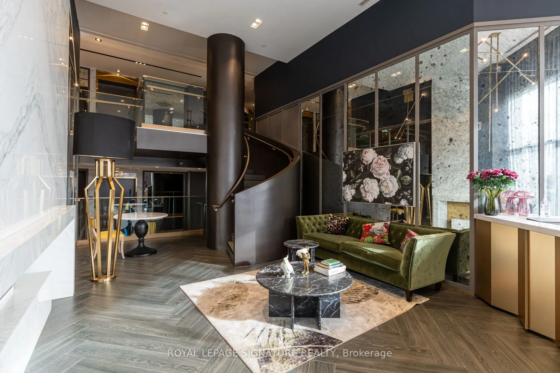 395 Dundas Street W, #631