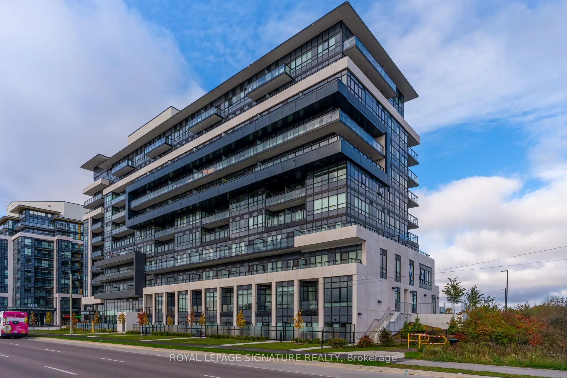 395 Dundas Street W, #631