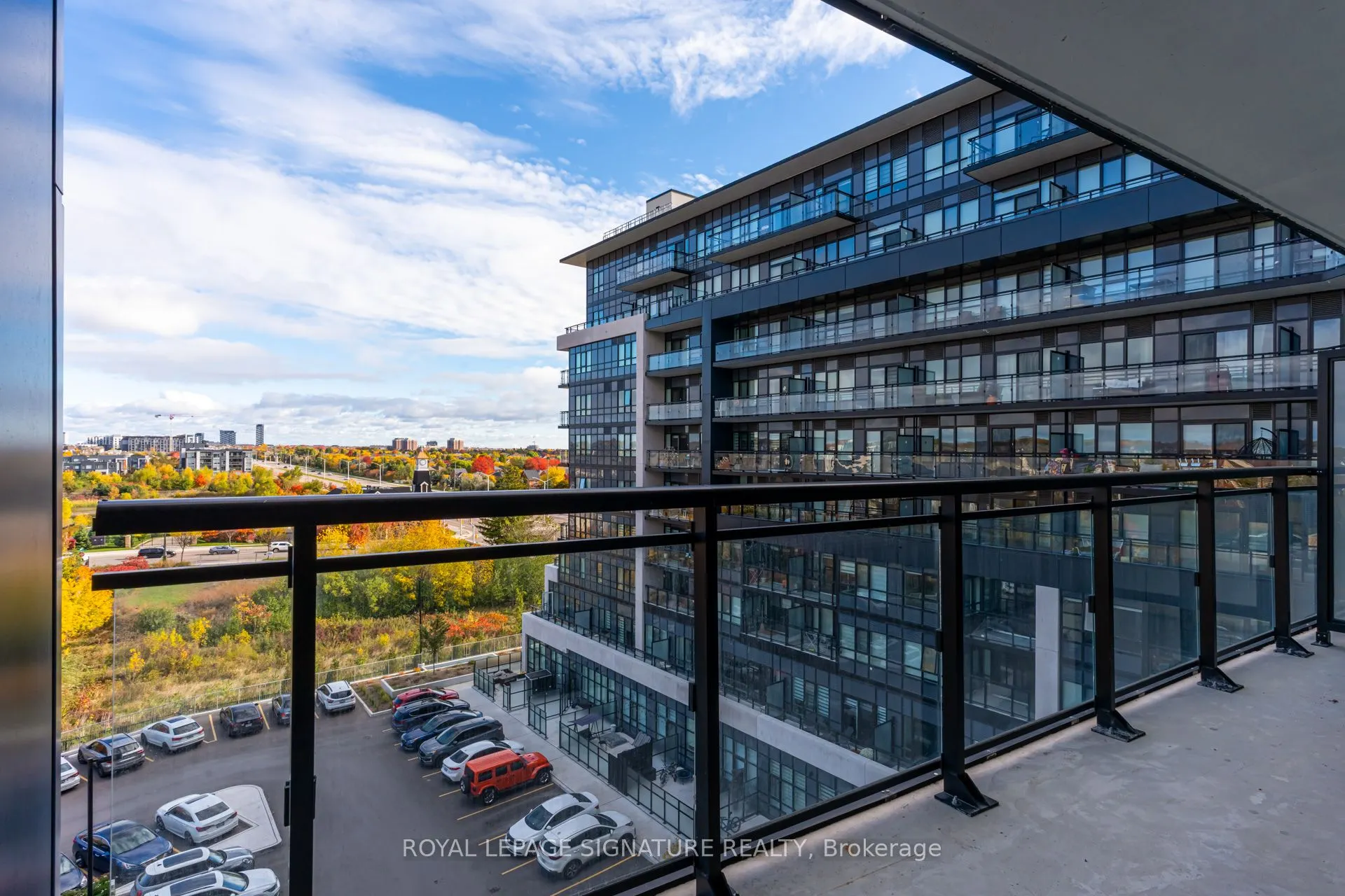 395 Dundas Street W, #631