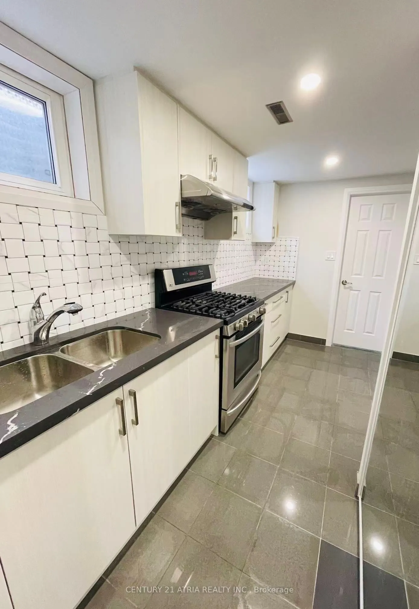 3260 Oakglade Crescent, #basement