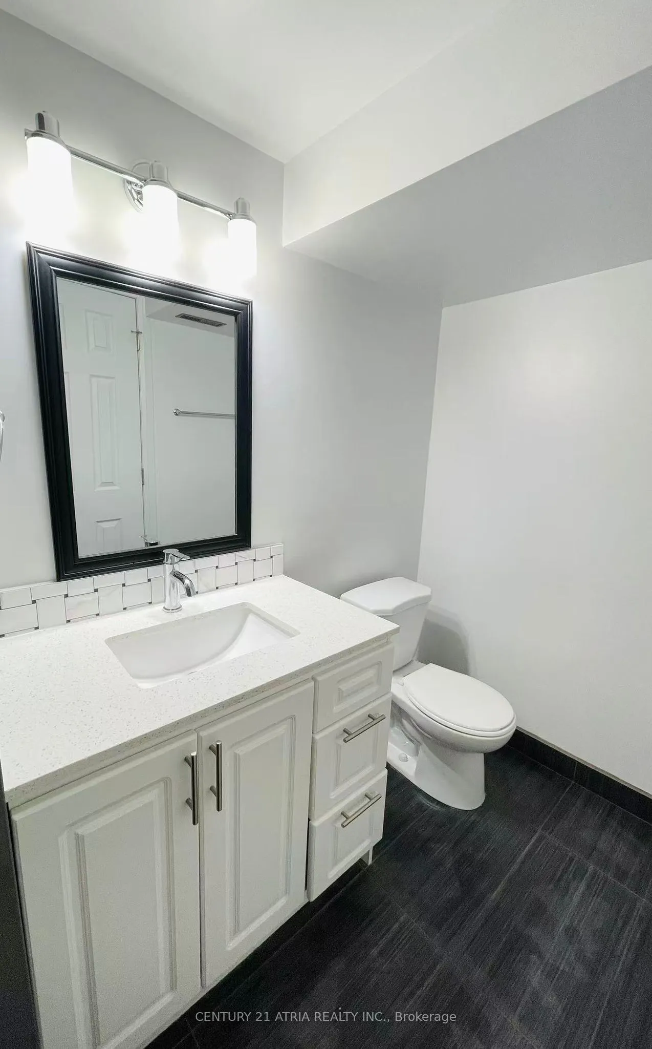 3260 Oakglade Crescent, #basement