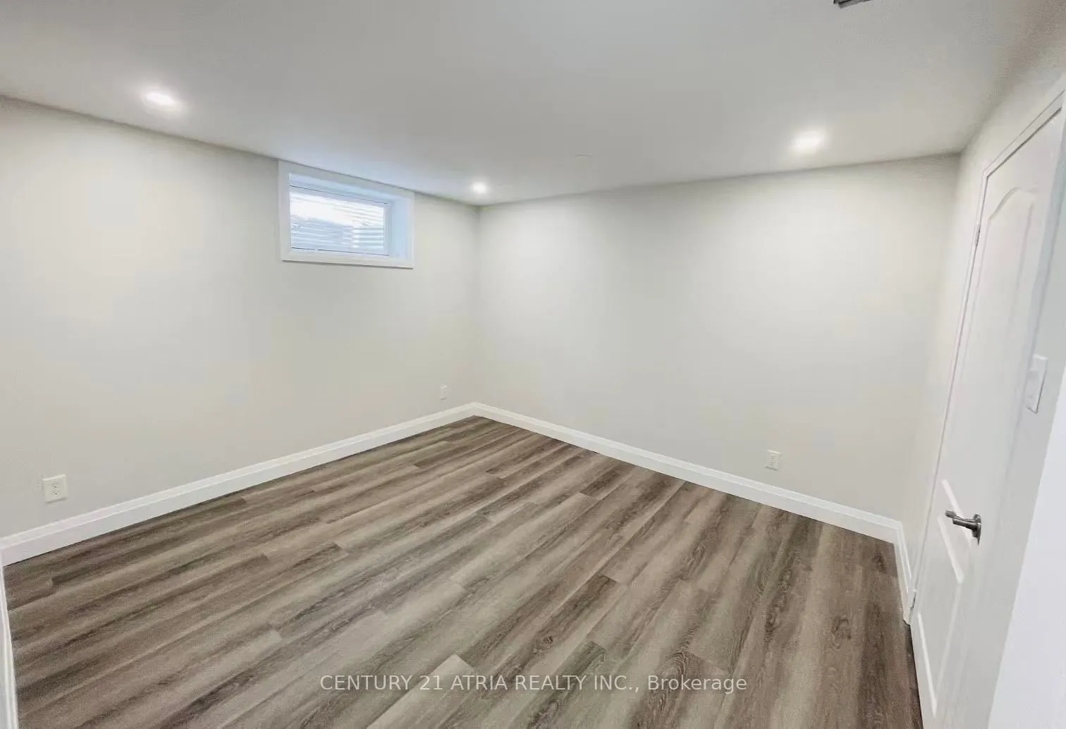 3260 Oakglade Crescent, #basement