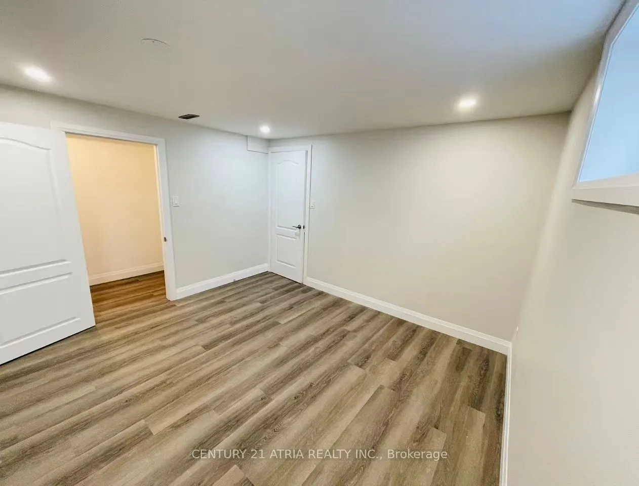 3260 Oakglade Crescent, #basement