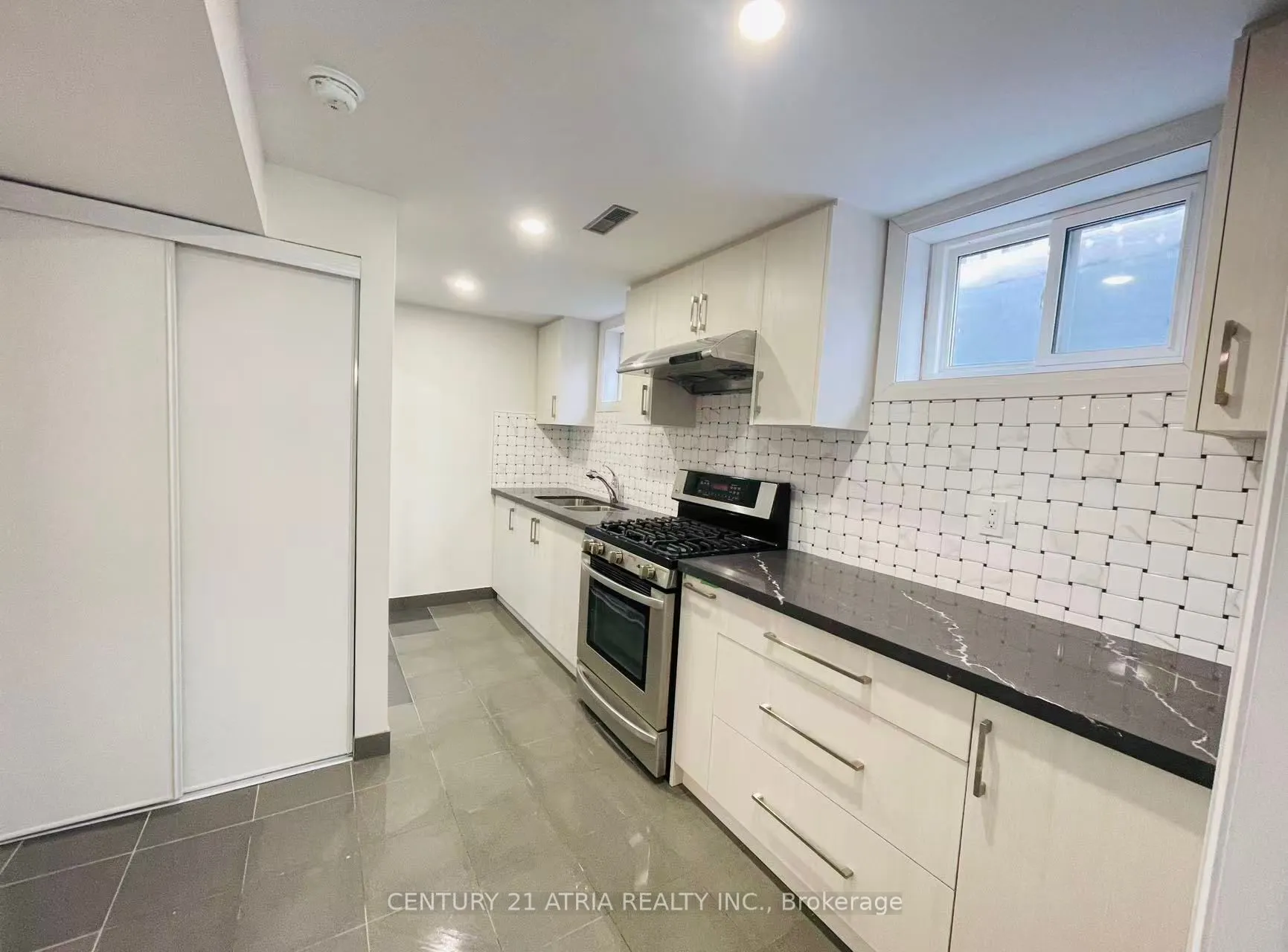 3260 Oakglade Crescent, #basement