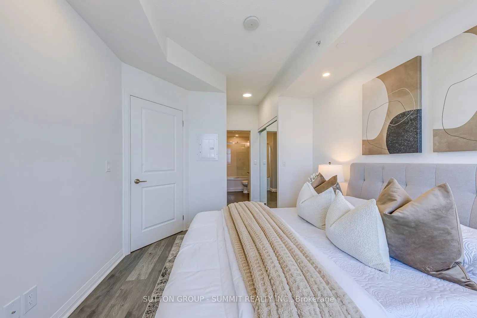 55 EGLINTON Avenue, #1305