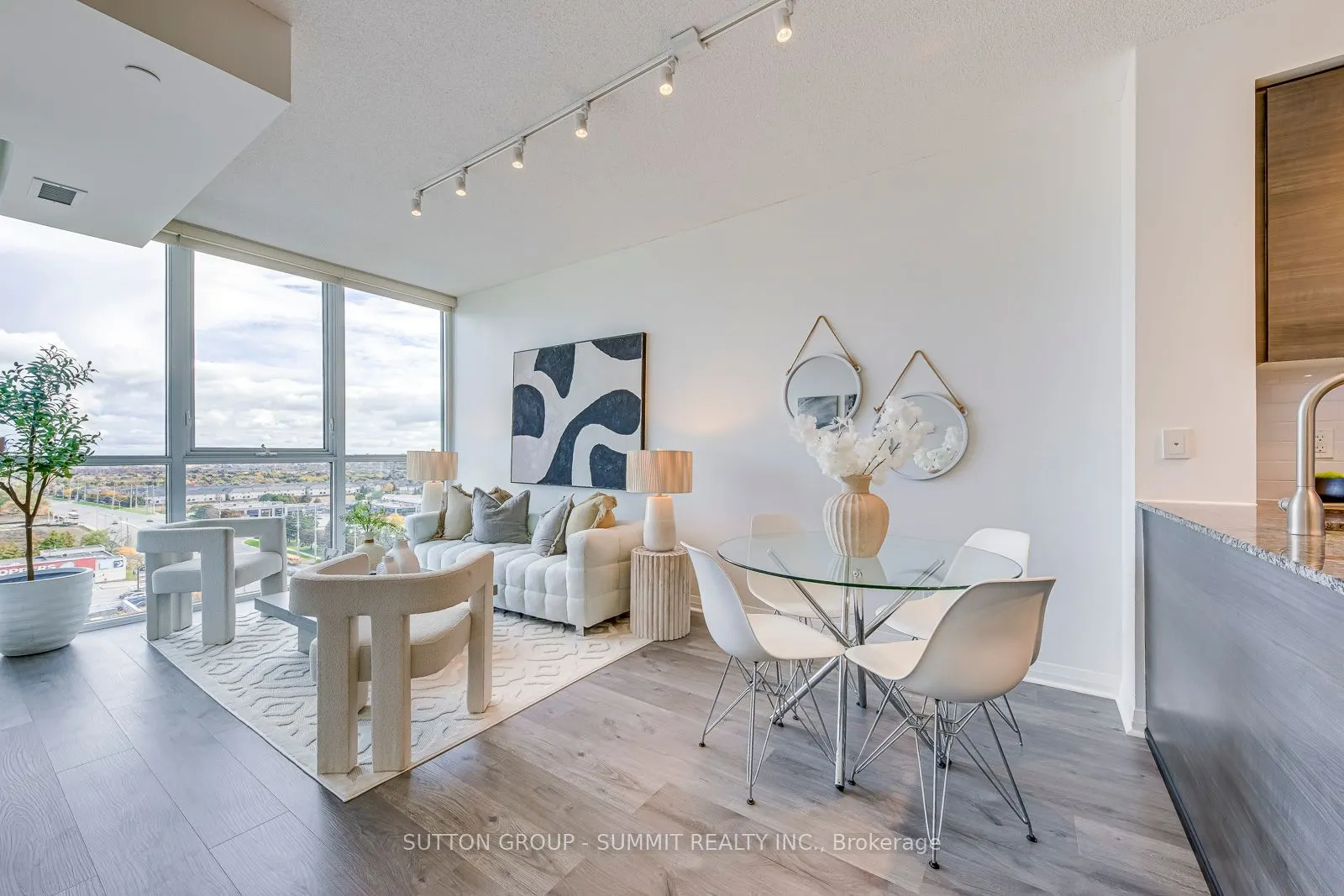 55 EGLINTON Avenue, #1305