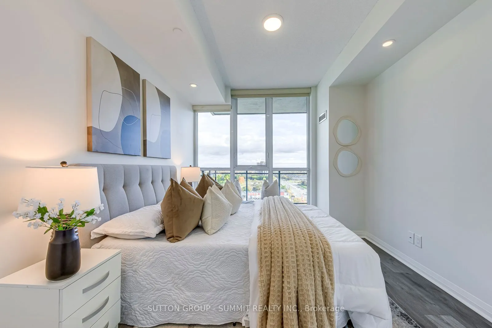 55 EGLINTON Avenue, #1305