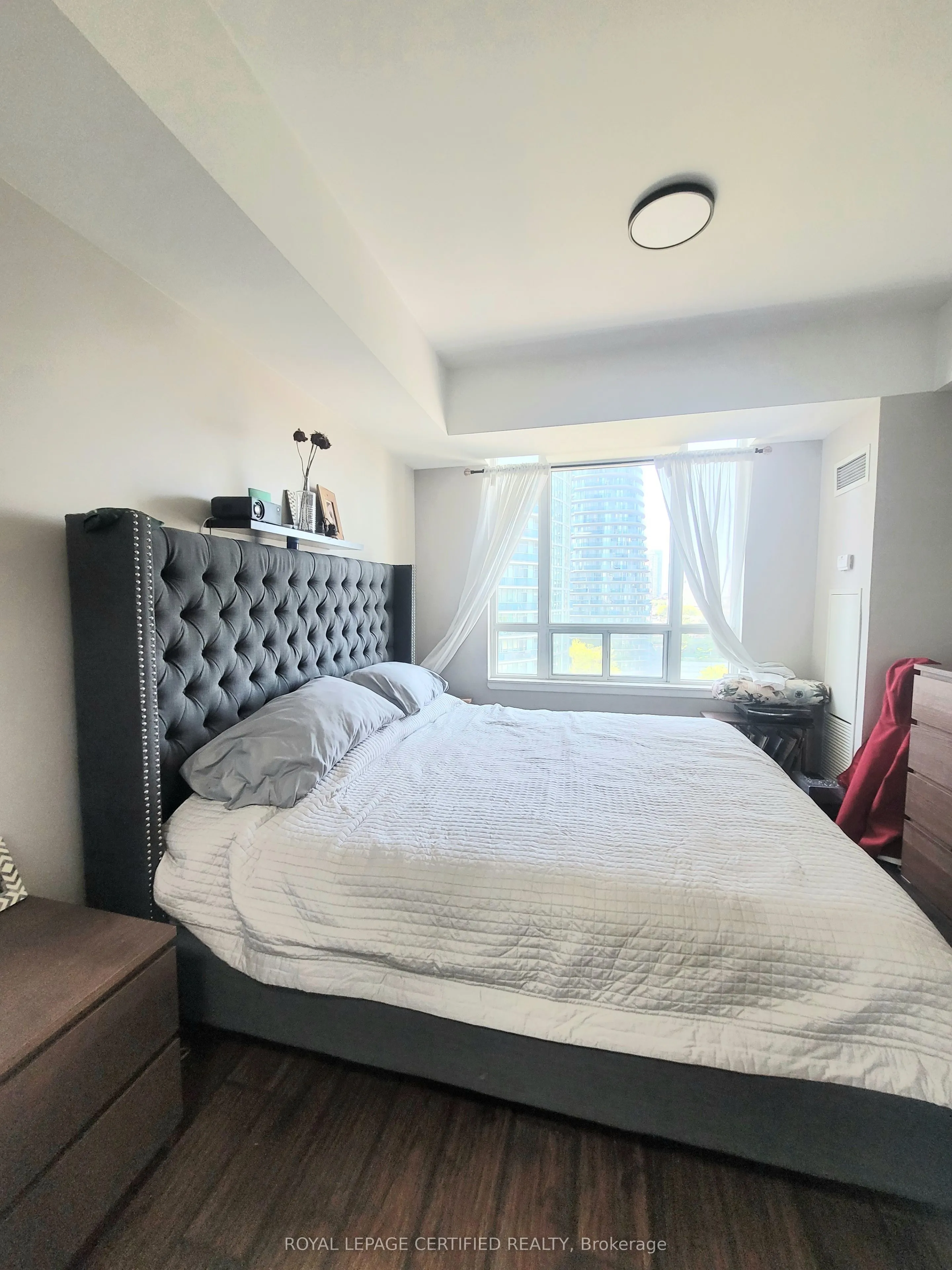 90 Absolute Avenue, #909