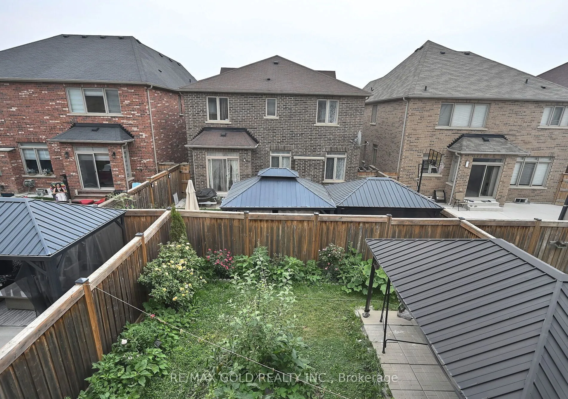 96 Ledger Point Crescent