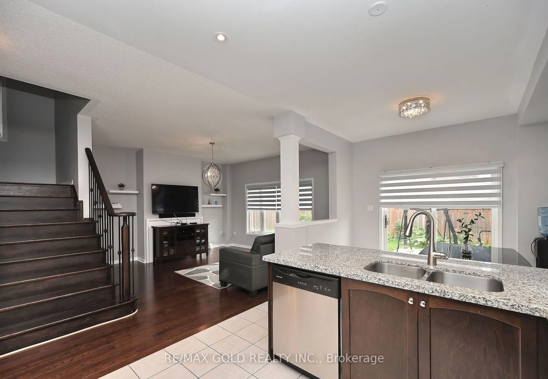 96 Ledger Point Crescent