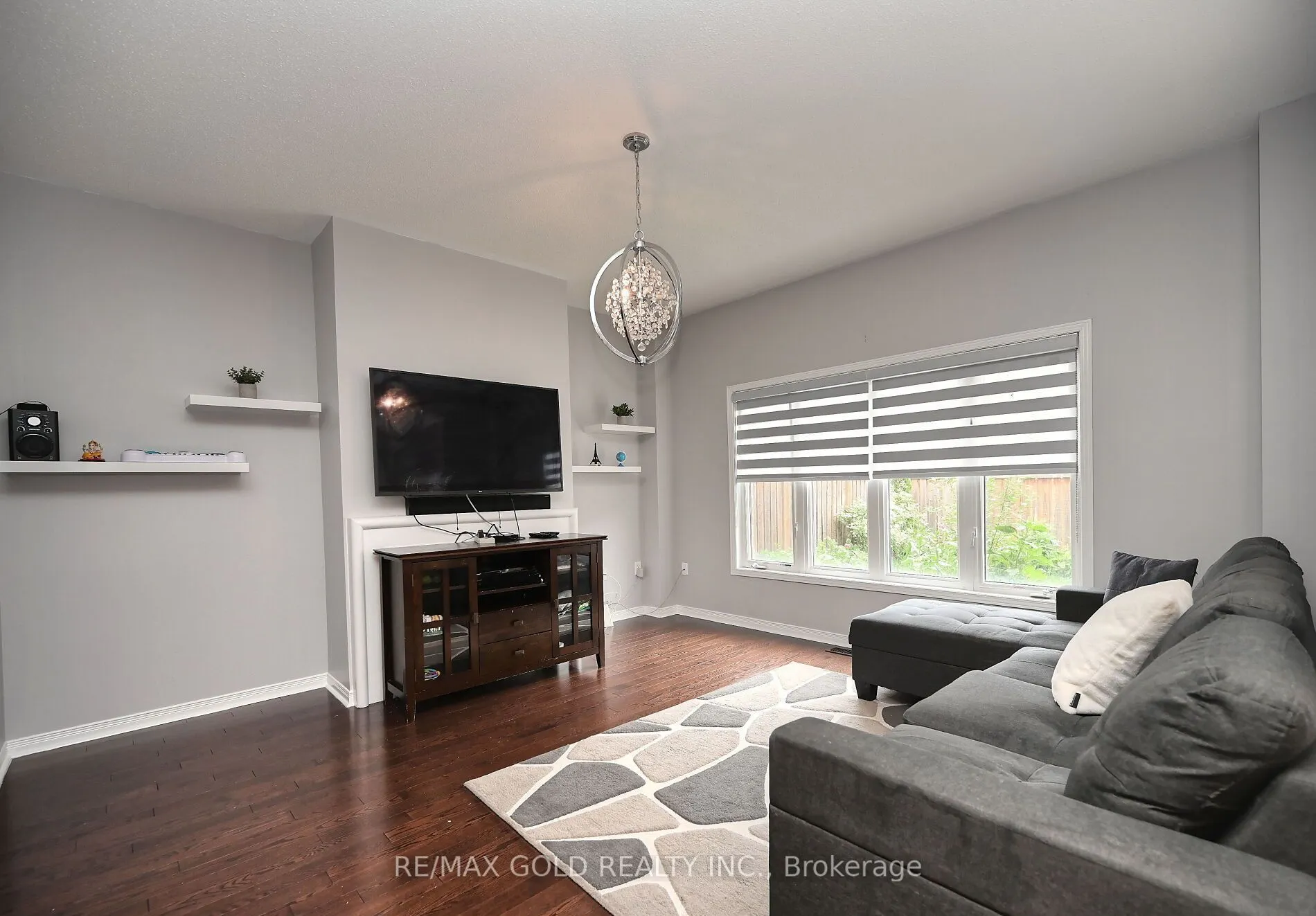 96 Ledger Point Crescent