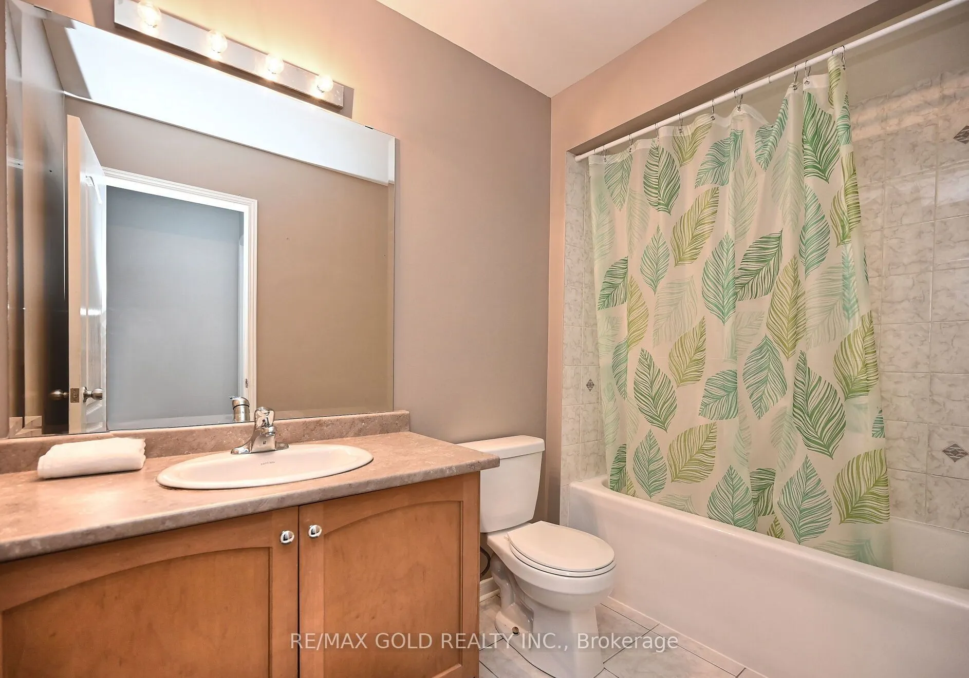 96 Ledger Point Crescent