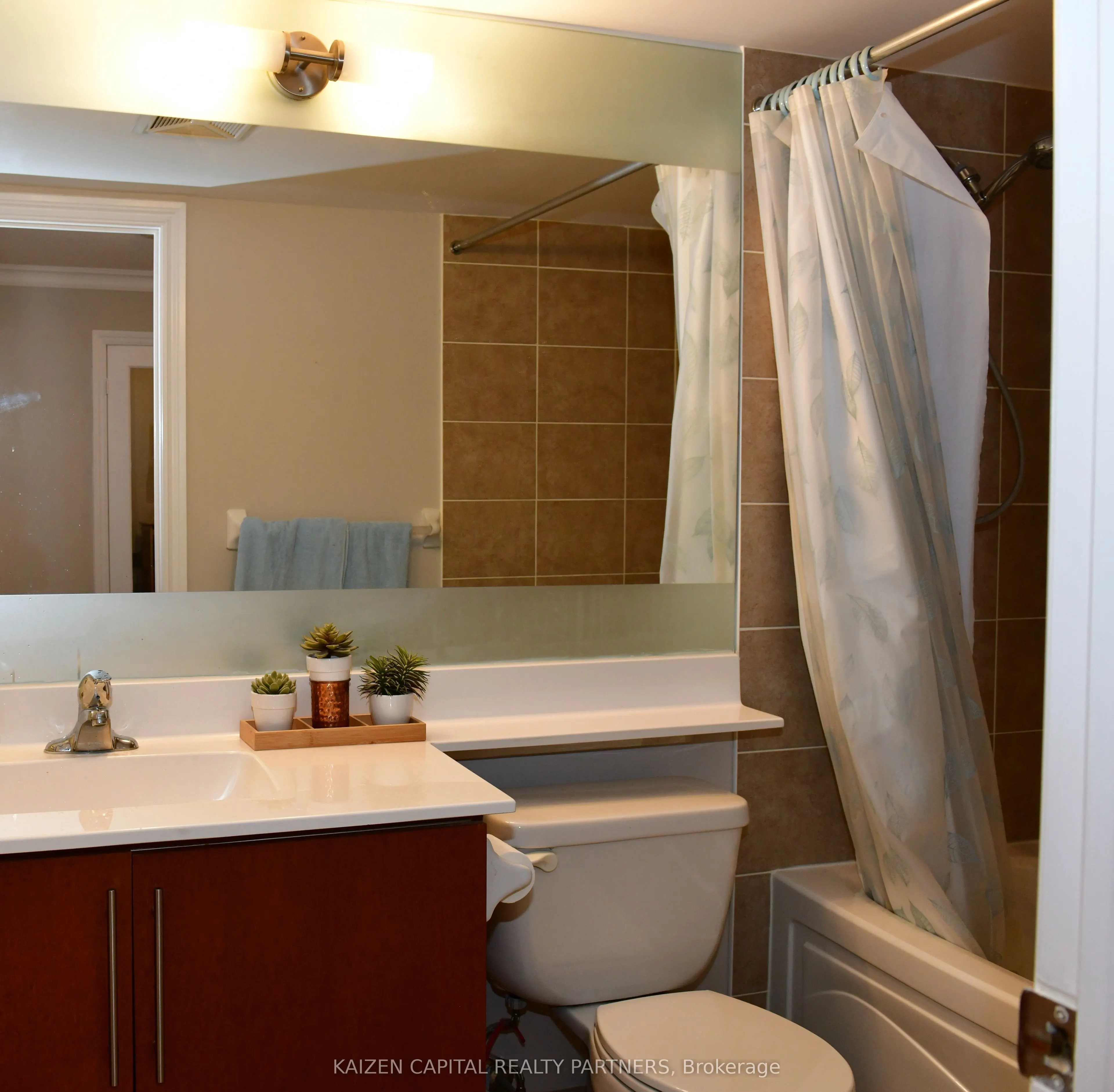 310 Burnhamthorpe Road W, #213