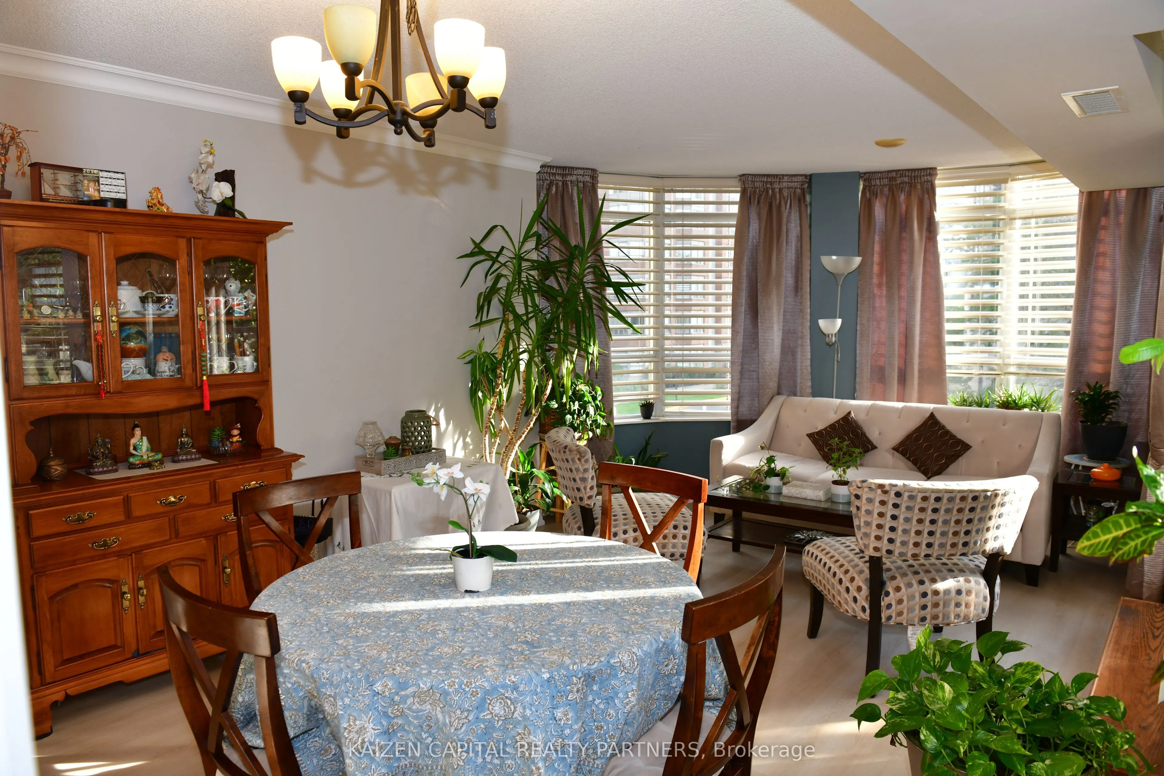 310 Burnhamthorpe Road W, #213