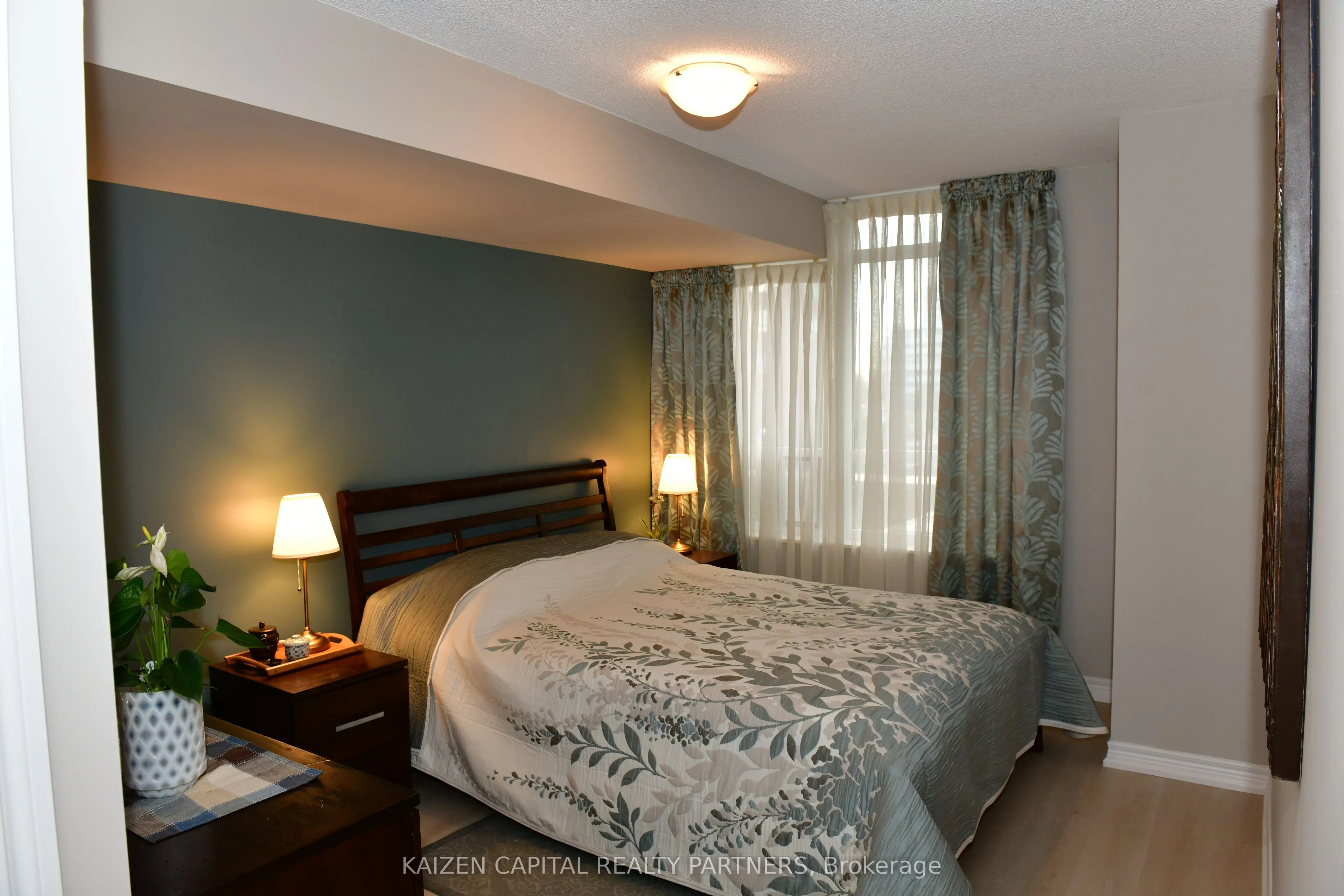 310 Burnhamthorpe Road W, #213