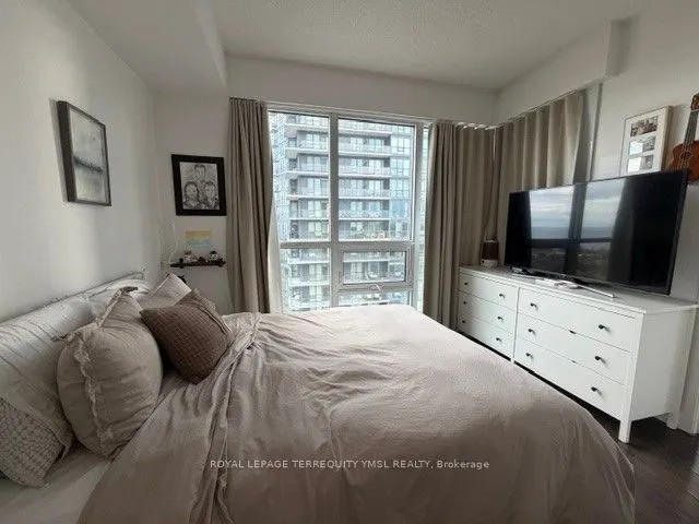 2200 Lakeshore Boulevard W, #2204