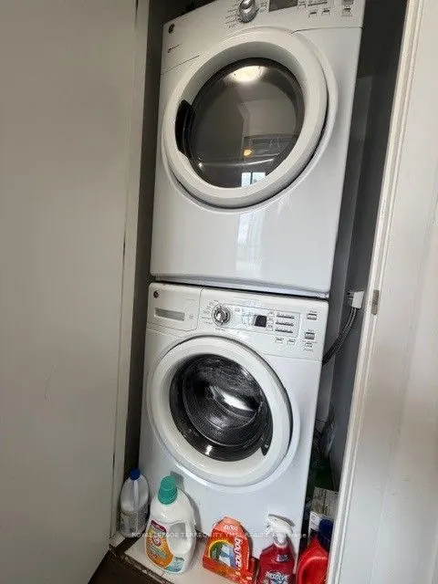 2200 Lakeshore Boulevard W, #2204