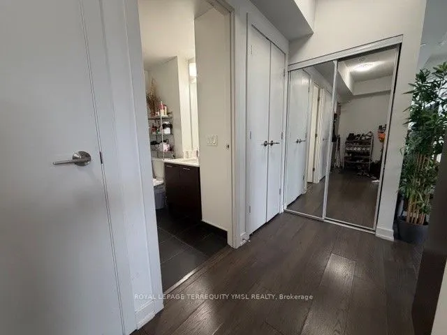 2200 Lakeshore Boulevard W, #2204