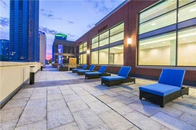 2200 Lakeshore Boulevard W, #2204