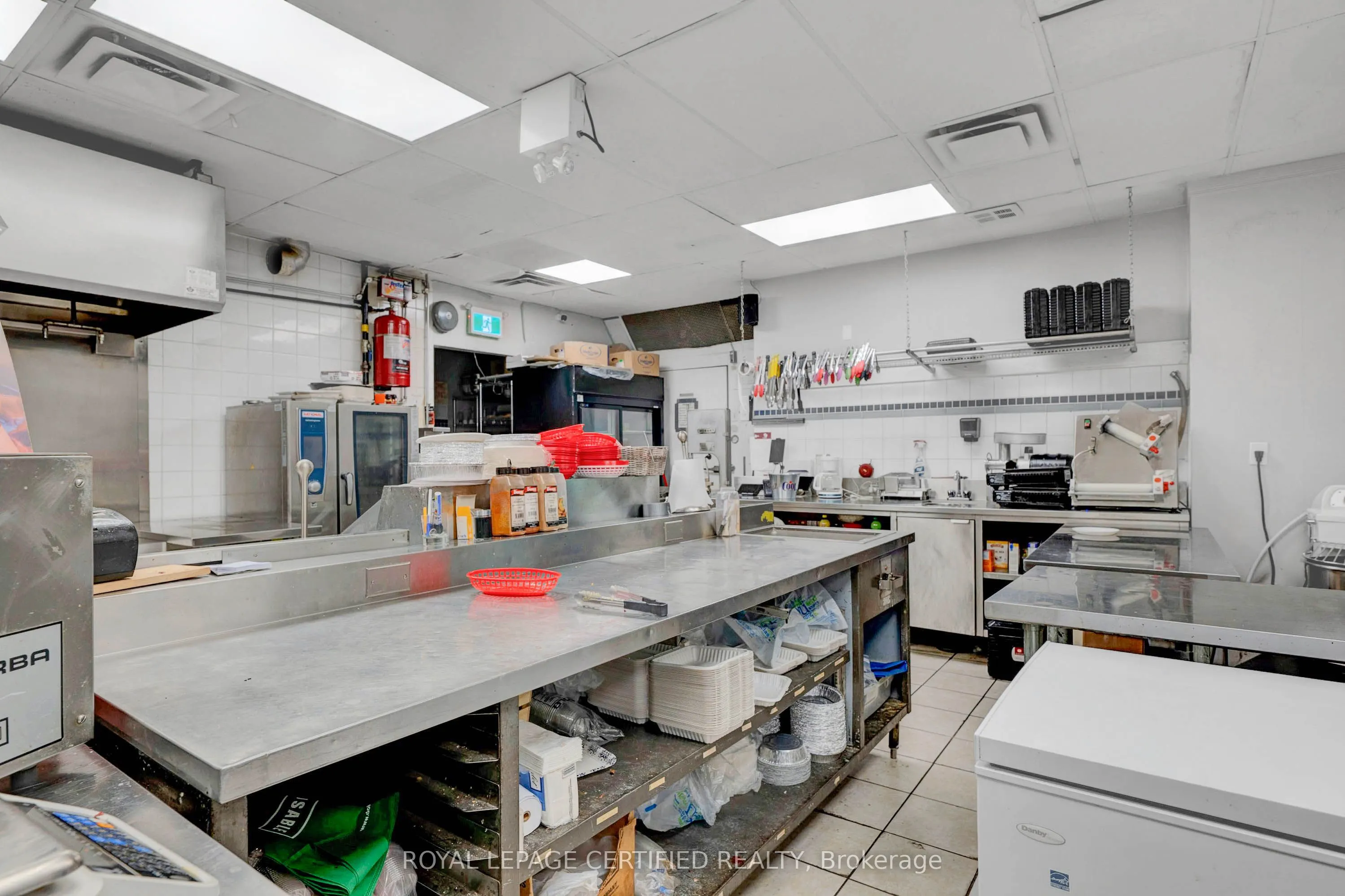 5025 Steeles Avenue W