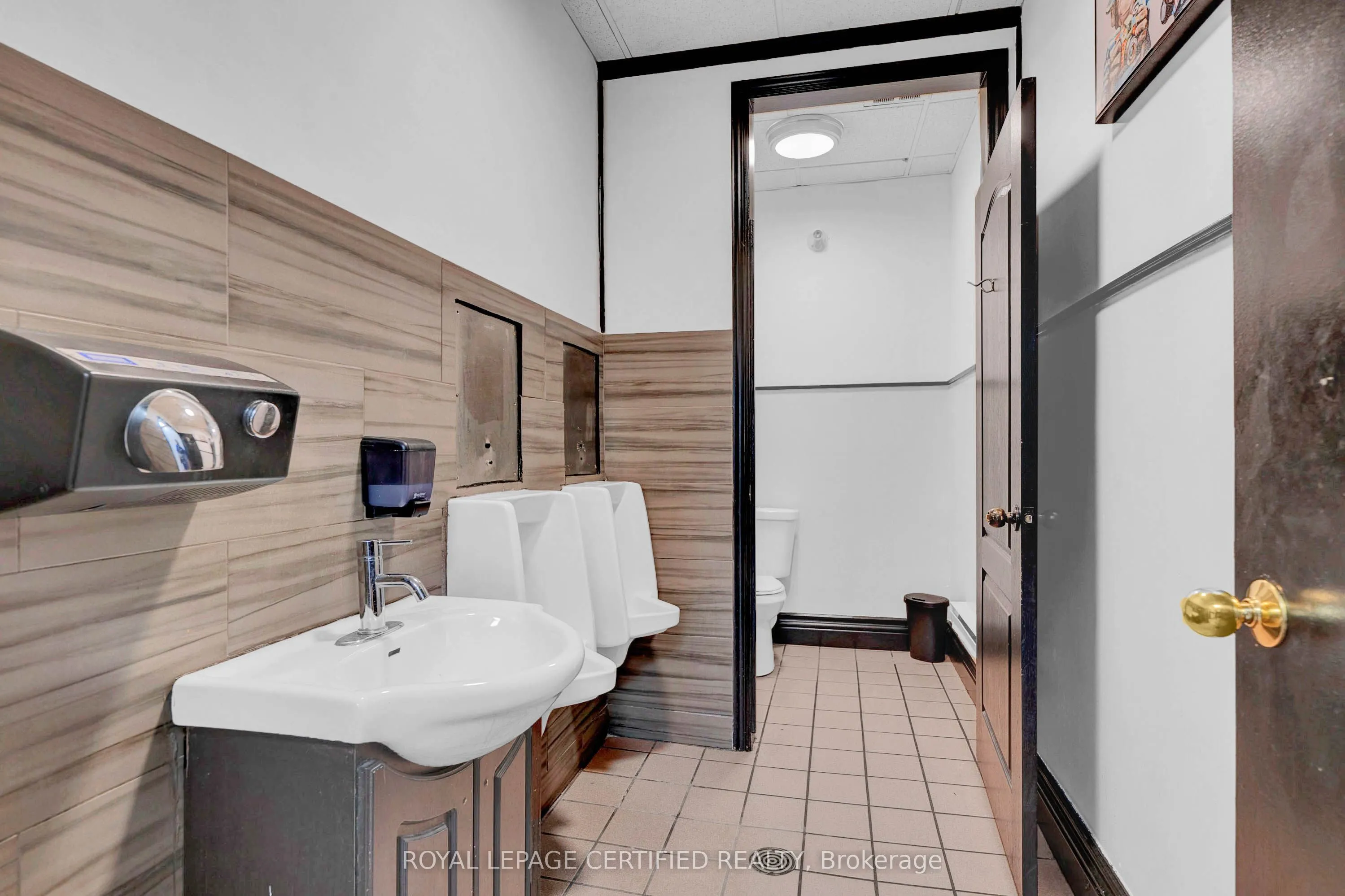 5025 Steeles Avenue W