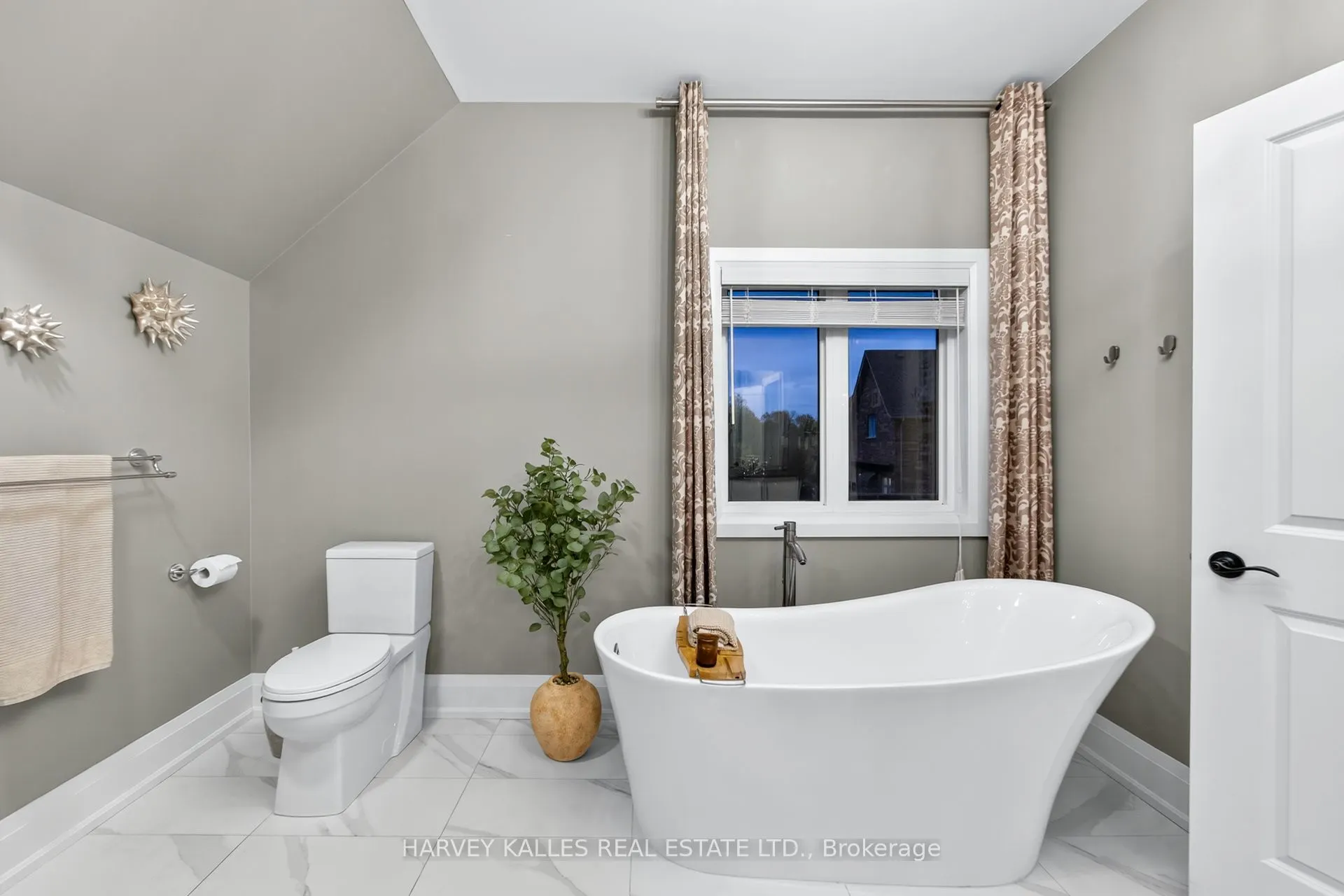 73 West Branch Drive W