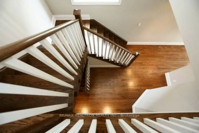 2434 Whistling Springs Crescent