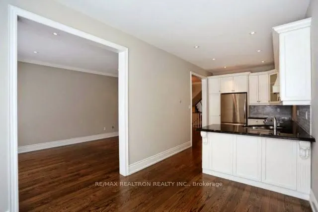 2434 Whistling Springs Crescent