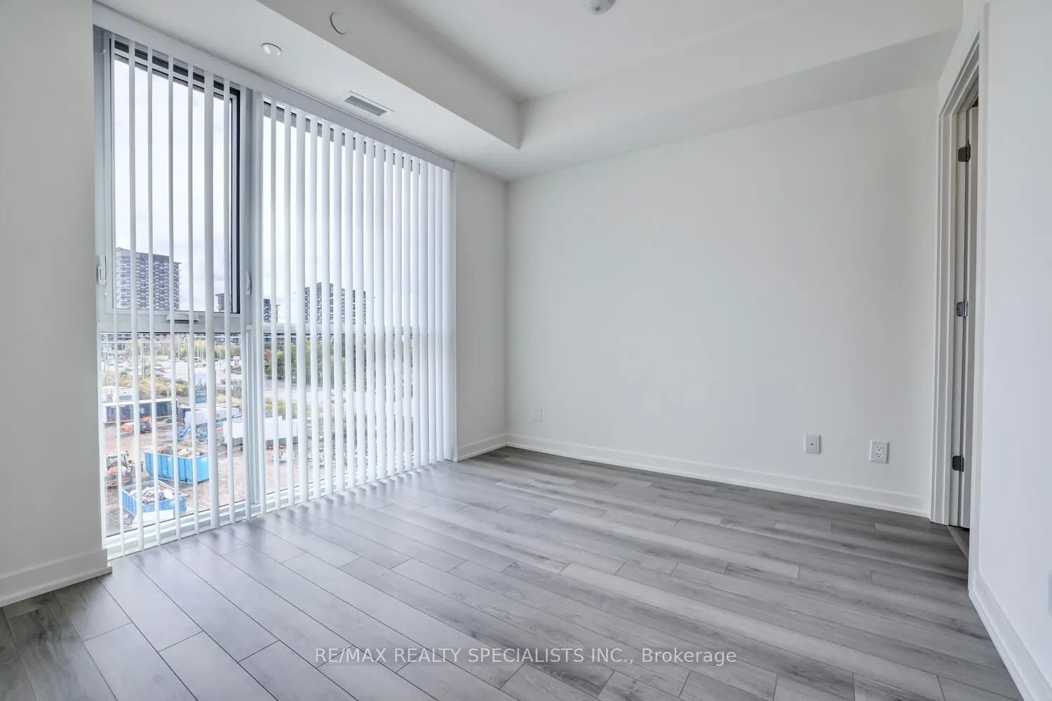 3071 Trafalgar Road, #405