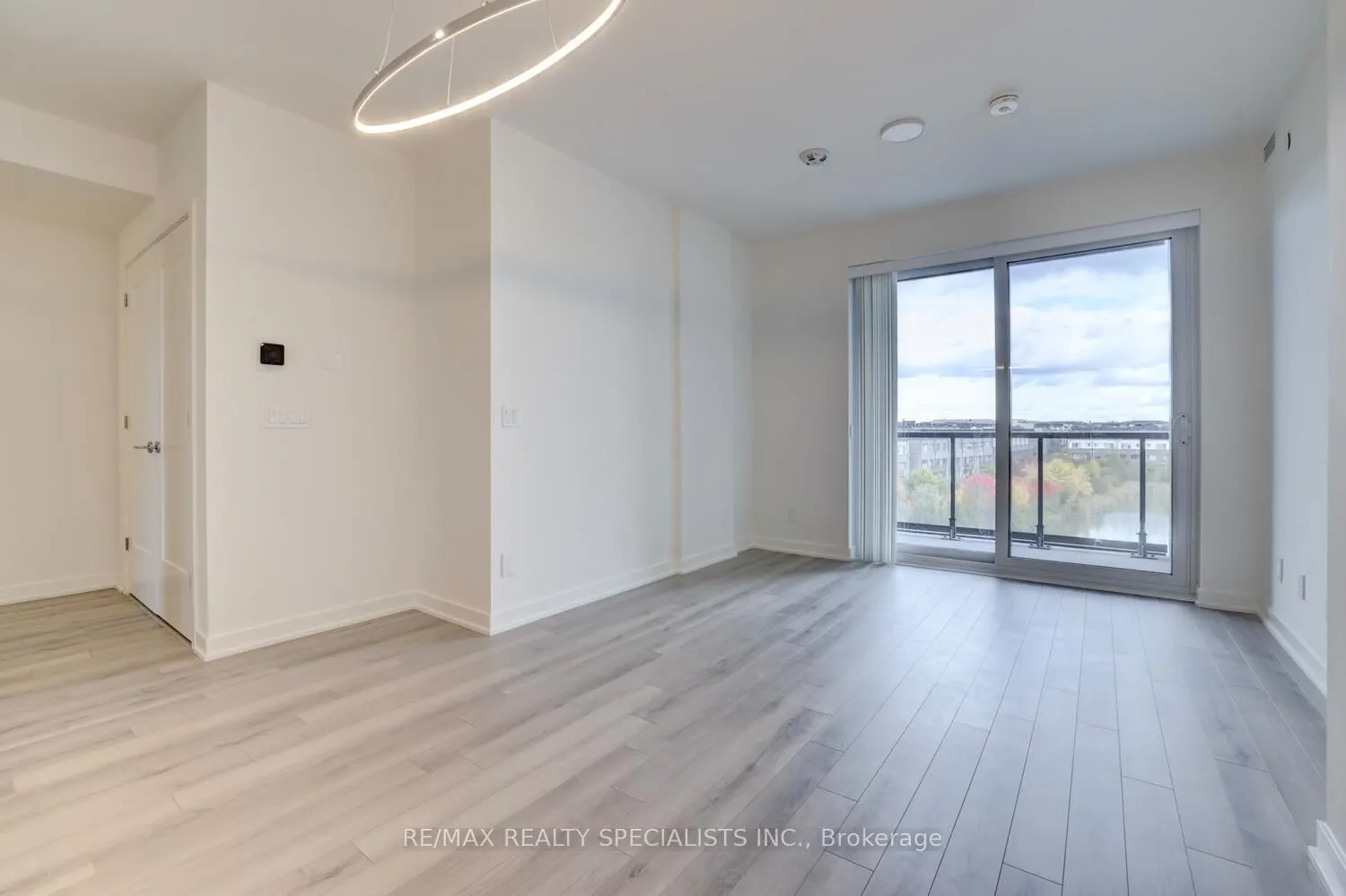 3071 Trafalgar Road, #405