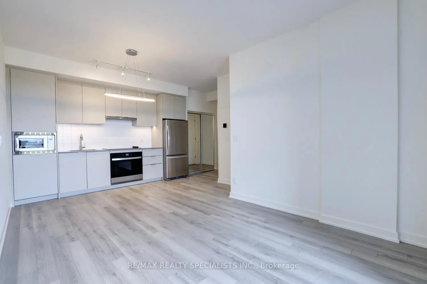 3071 Trafalgar Road, #405