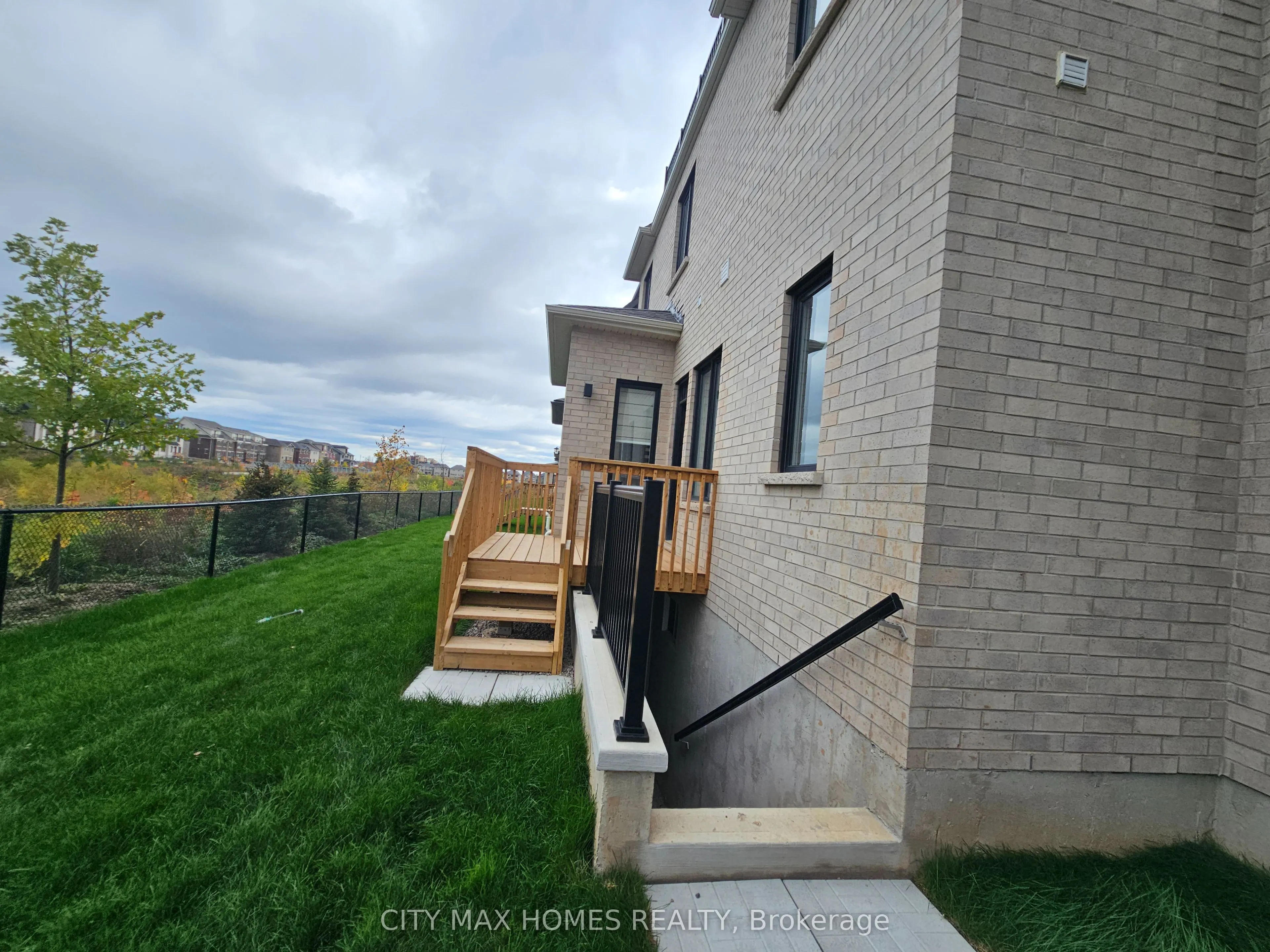 3240 Mariner Passage