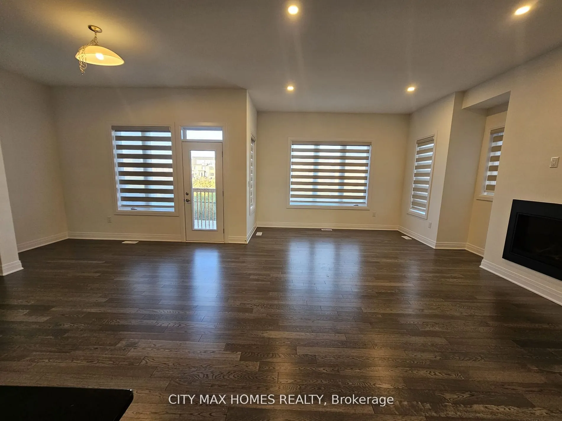 3240 Mariner Passage