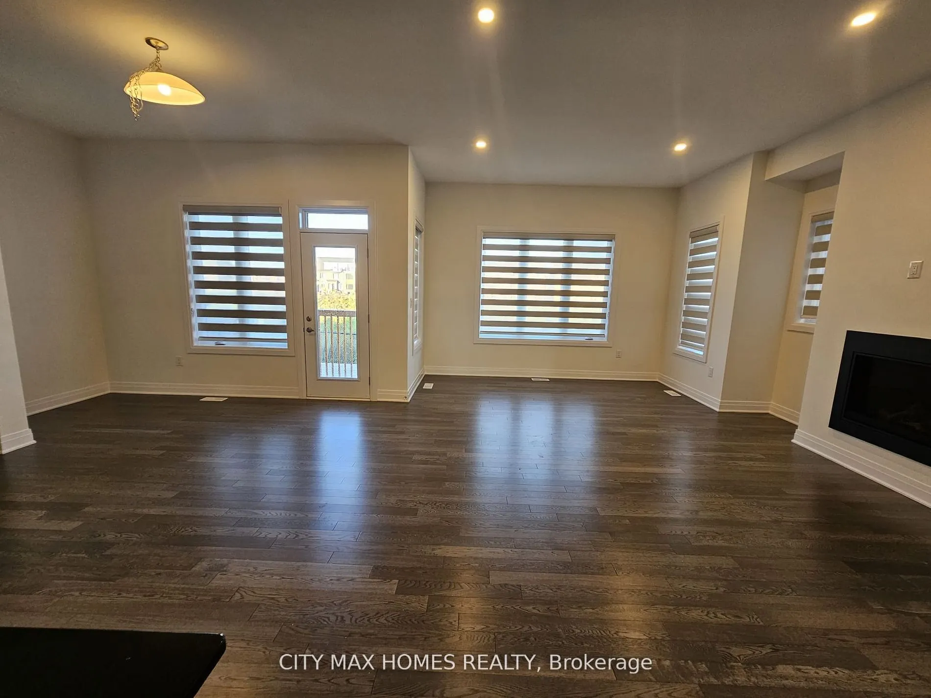 3240 Mariner Passage