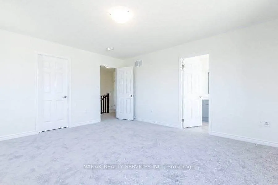 583 Queen Mary Drive, #UPPER