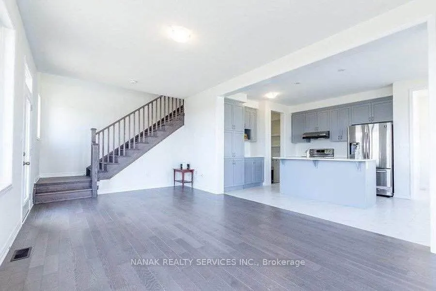 583 Queen Mary Drive, #UPPER