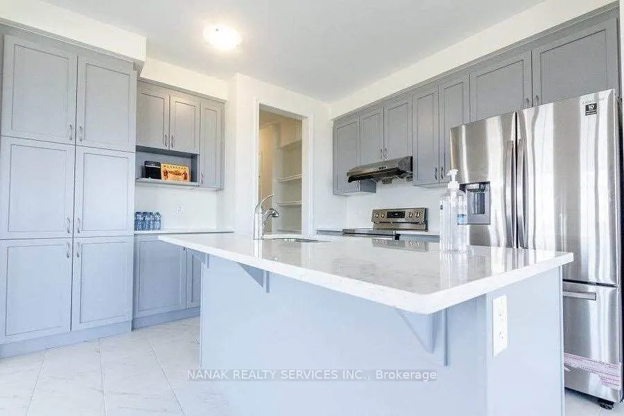 583 Queen Mary Drive, #UPPER