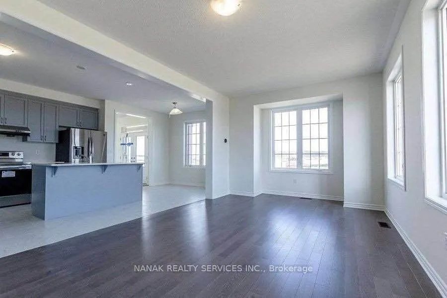 583 Queen Mary Drive, #UPPER