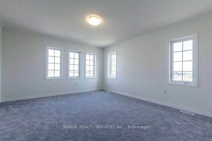 583 Queen Mary Drive, #UPPER