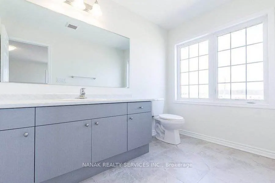 583 Queen Mary Drive, #UPPER