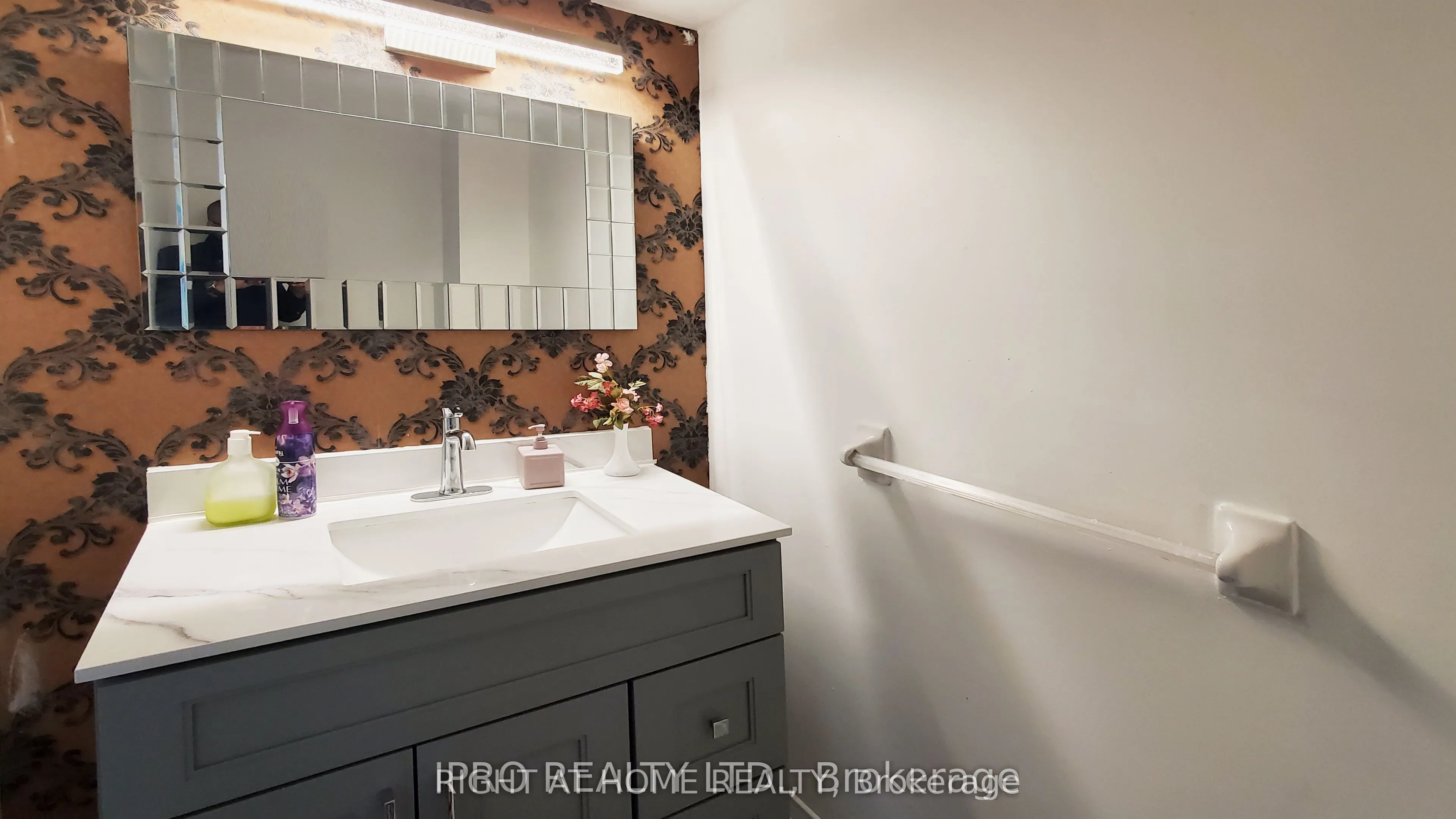 5060 Moulin Rouge Crescent, #Main