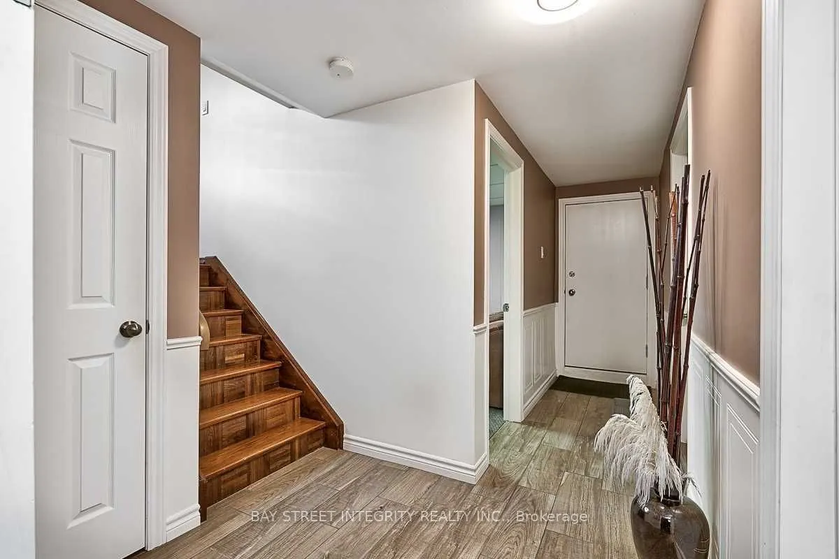 1261 Richards Crescent