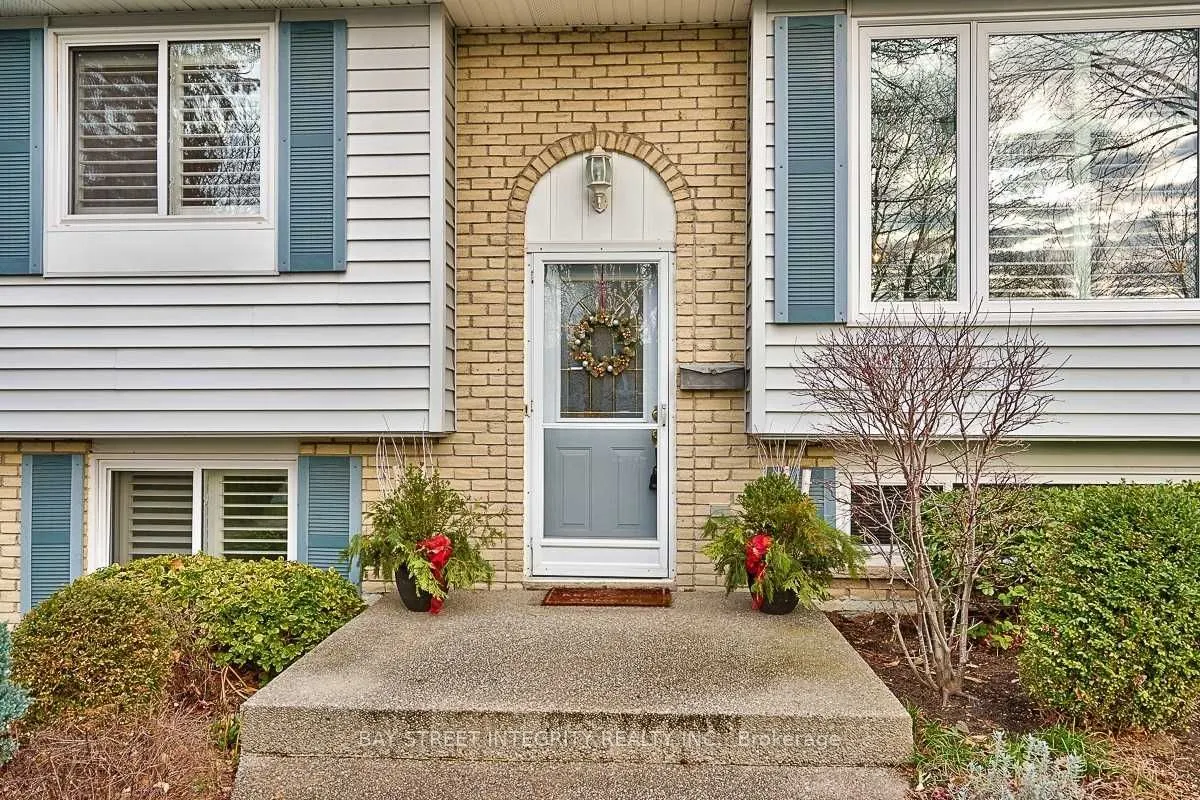 1261 Richards Crescent