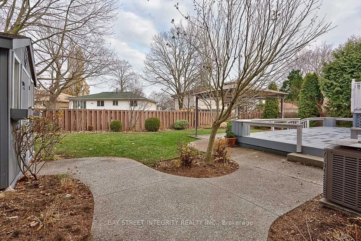 1261 Richards Crescent